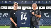Diperkenalkan sebagai Pemain Baru Buriram United, Sandy Walsh Pakai Nomor Punggung 14